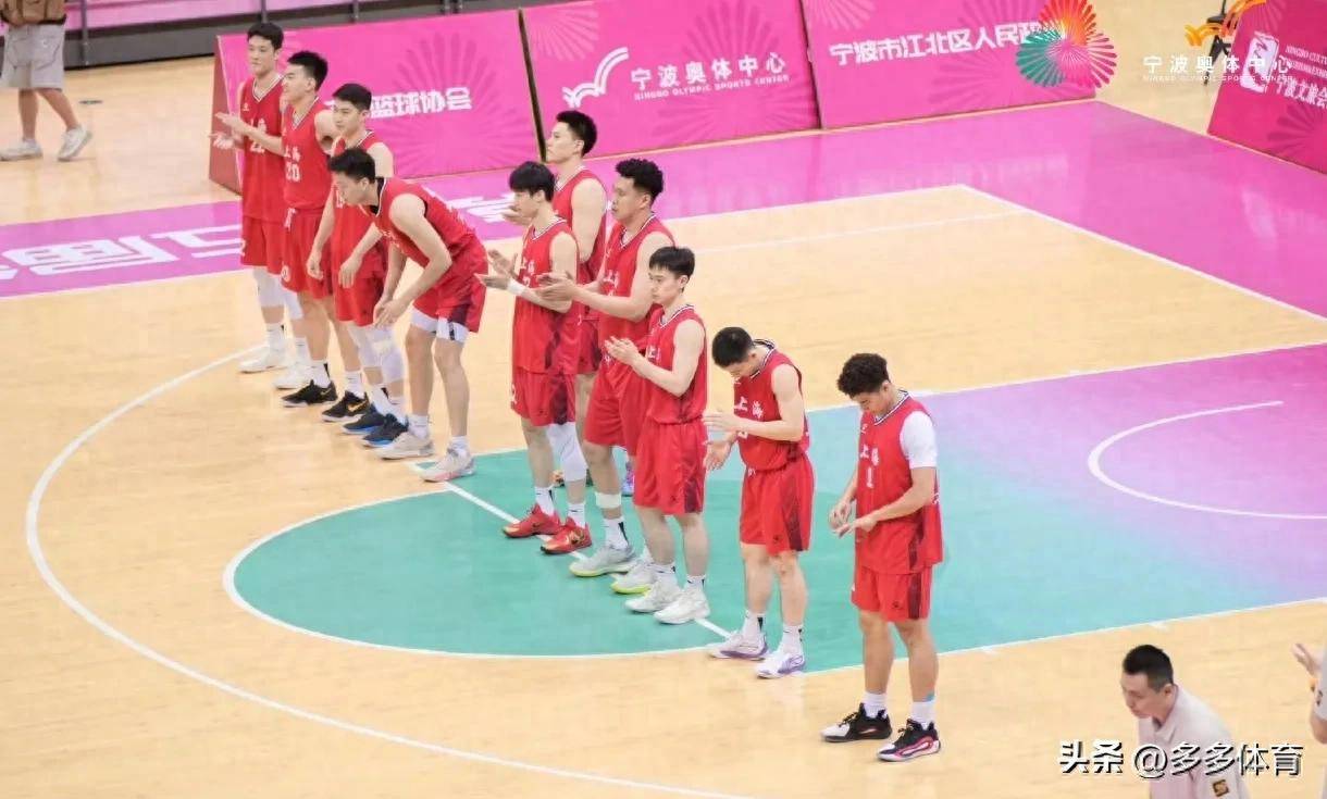 包含浙江队发布备战花絮，集结日手感冰凉，CBA季后赛任务艰巨，团队化学反应显著的词条